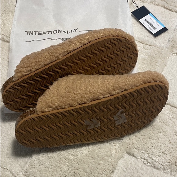 INTENTIONALLY BLANK Tan Apres Slipper - Picture 7 of 8